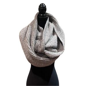Banana Republic infinity gorpcore oversized chunky grey knit cold weather scarf